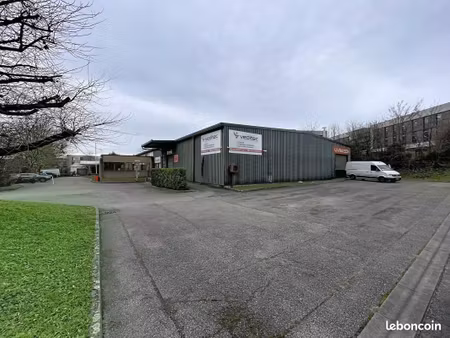 bureau 1 735 m²