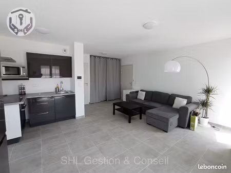 studio 1 pièce 32 m²