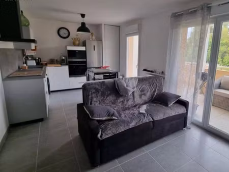 studio 30m2 cuisine équipée climatisé + garage
