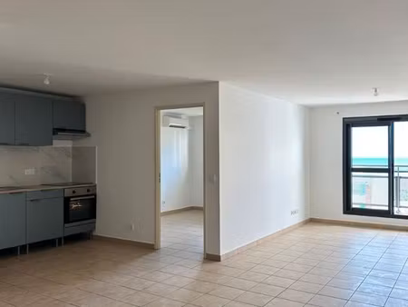 a louer t2 de 50m2avec balcon - vue mer - parking - proche région et facultés