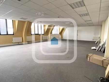 bureaux 1 245 m²