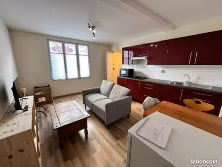 appartement f1 37 m² – centre-ville saint-jean-d'angély – calme – cuisine équipée – locati