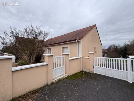 maison familiale 3 chambres – 2 salles de bains – châtellerault