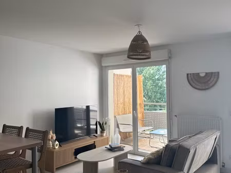 t2 meublé avec balcon et garage fermé