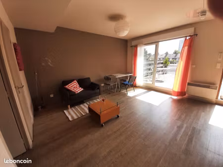 t2 meublé avec terrasse