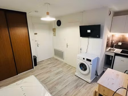 studio meublé tout équipé + parking