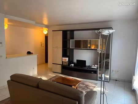 à louer – arpajon – t4 87 m² + jardin 180 m² + 2 terrasses + parking