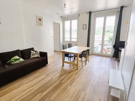 t2 meublé de 46 m² avec balcon – entièrement rénové – proche centre deux