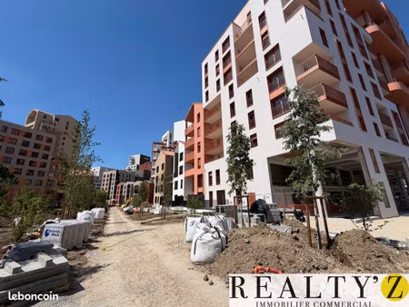 local commercial 73 m²
