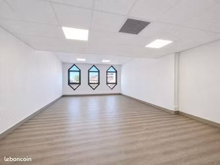 bureau 57 m²