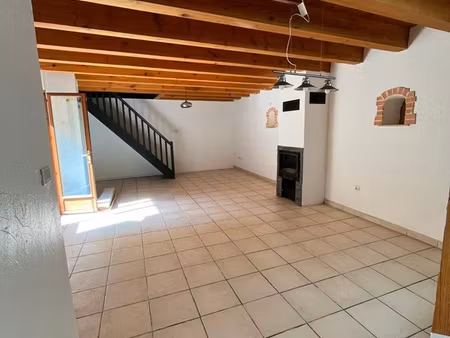 maison de village t4 à louer – pieusse (800 / mois)