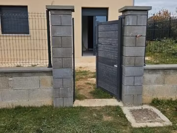 dans une maison neuve avec jardin loué chambre meublée