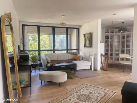 grand t4/t5 entièrement rénové avec terrasse  3 balcons et vue sur parc