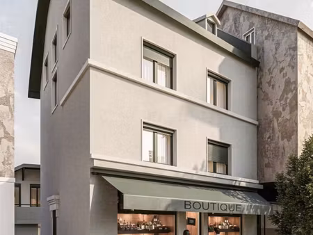 local 67 m²