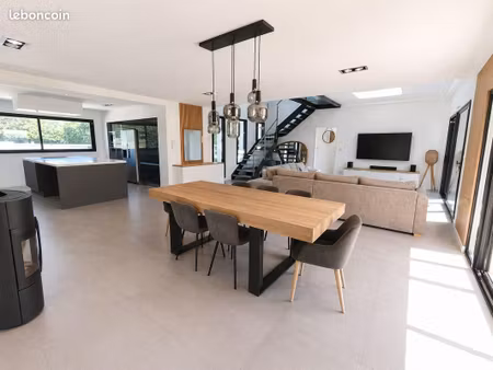 propriété 10 pièces 185 m²