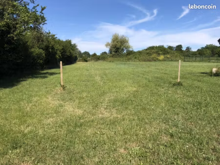 terrain 824 m² pugnac