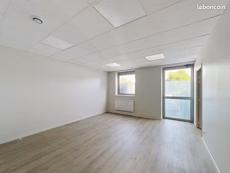 local d'activité 60 m²