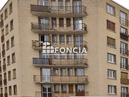 2 pieces a rafraichir dans le quartier adamville
