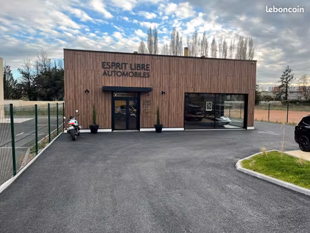 local 180 m² roanne