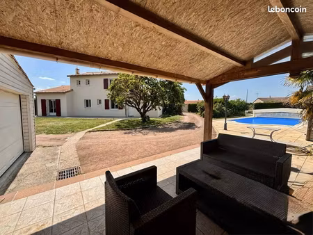 maison 6 pièces 165 m2 à mauzé thouarsais avec piscine