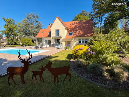 maison d'exception dans un écrin de verdure au sein d'un quartier très recherché