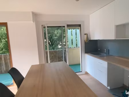 t2 meublé lumineux avec balcon