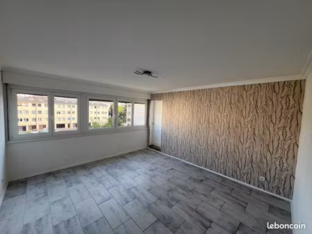 a louer - superbe t3 entièrement rénové proche du centre ville et de l’hôpital bel air