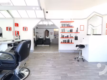 salon de coiffure 50 m² magenta