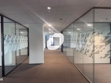 bureaux 1 320 m²