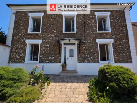 maison 8 pièces 148 m²