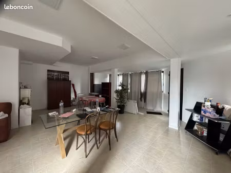 studio 14 pièces 198 m²