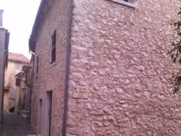 grande maison de village