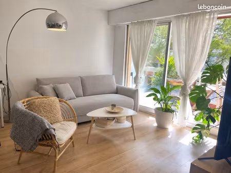 t2 meublé de 50 m² avec balcon  parking et cave dans résidence sécurisée