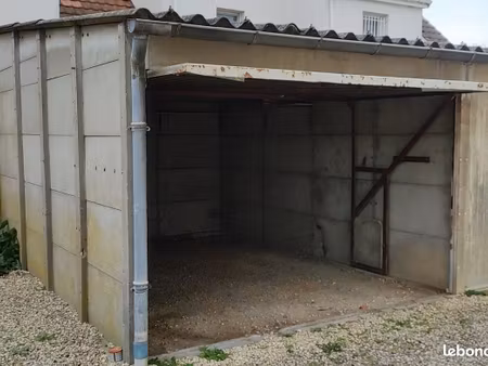 garage box accès facile  idéal pour motos  garde-meuble ou stockage