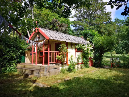 chalet sur l’île du platais à medan