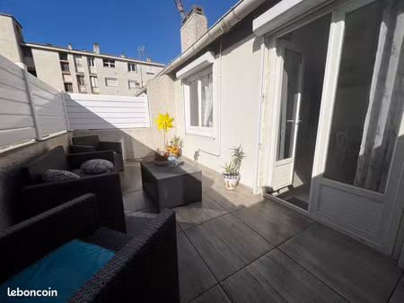 studio meublé avec terrasse