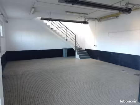 location surfaces commerciales 150 m2