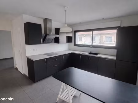 appartement t3 récent avec terrasse – rue aristide briand