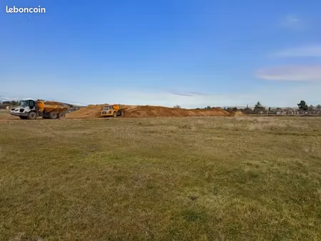 terrain 318 m² pertuis
