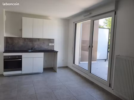 beau studio + terrasse à louer à nancy