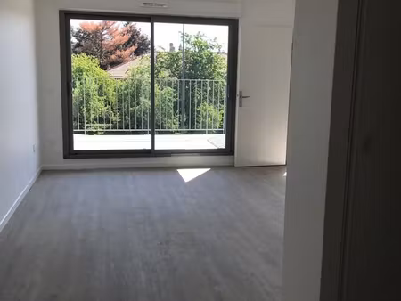 appartement t2 frontalier  balcon 6m2 état neuf