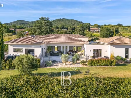 villa 7 pièces 252 m²