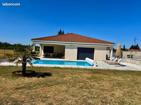 à vendre – belle maison de plain-pied remise au goût du jour en 2025 avec piscine – secteu