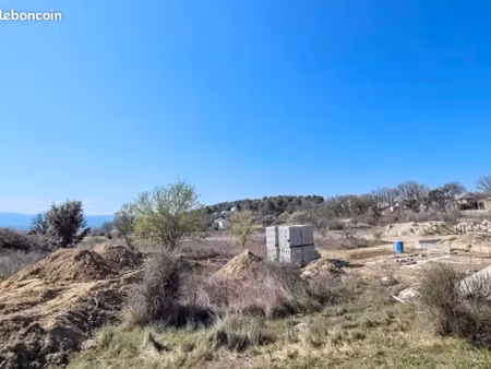 terrain 461 m² pertuis