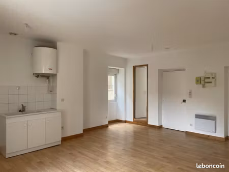 studio 1 pièce 28 m²