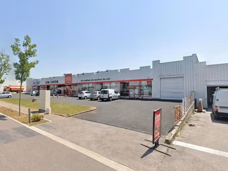 local commercial 1 000 m²