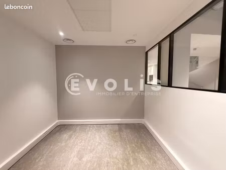 bureau 136 m²