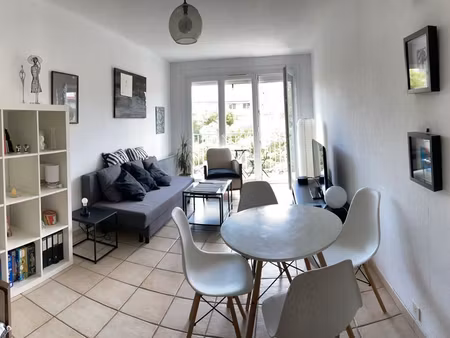 t2 meublé de 50m² – côte pavée – calme  balcon & parking (tout inclus)