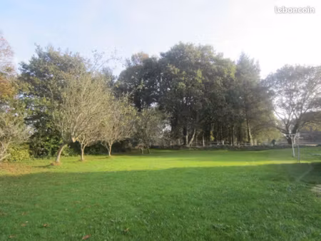 terrain 880 m² reignac
