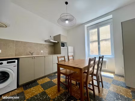 studio meublé et équipé de 30 m² – centre village